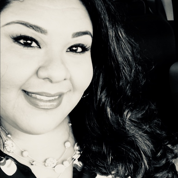 Meet your Posher, Julie - Picture 1 of 1